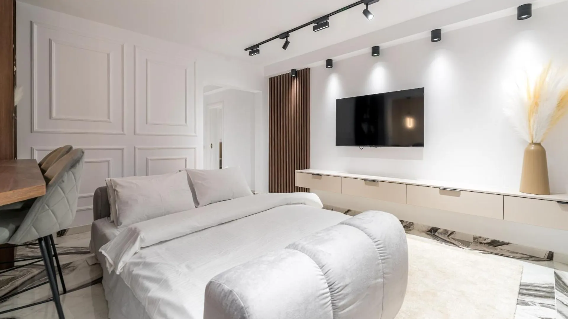 Ultra-Modern Luxury Apartment - Spacious & Elegant 布加勒斯特